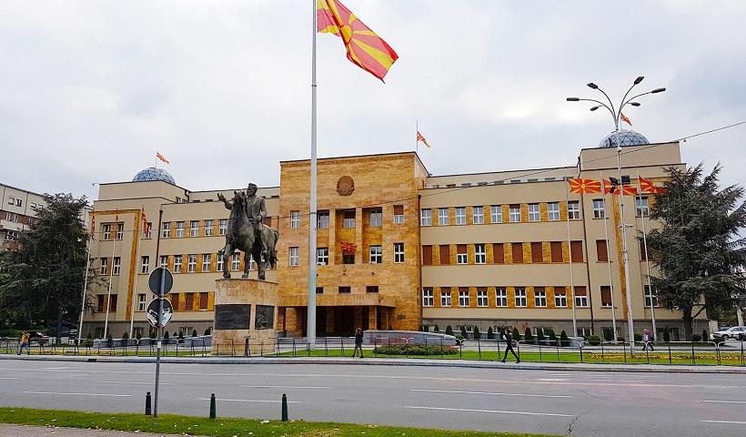 Τρέχουν να εγκρίνουν το κελεπούρι – Η Βουλή της πΓΔΜ επικυρώνει τη Συμφωνία των Πρεσπών