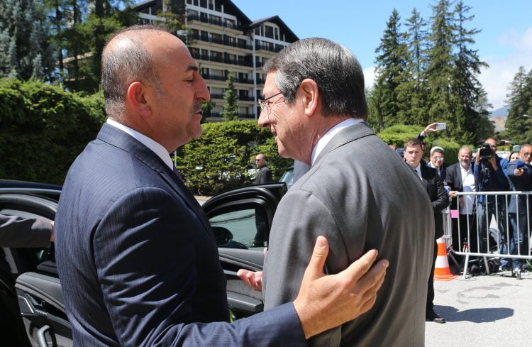 Ο πρέσβης Ανδρέας Μαυρογιάννης και ο πρόεδρος του ΔΗΣΥ Αβέρωφ Νεοφύτου λειτούργησαν ως «λαγοί» για τις επερχόμενες νέες διαπραγματεύσεις