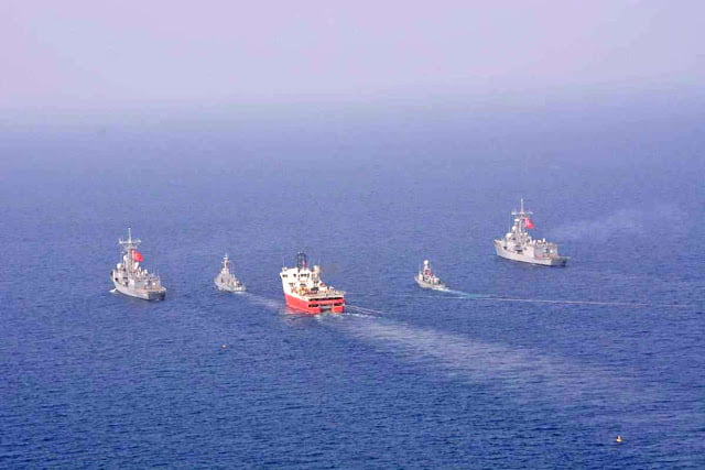 “Το πειρατικό του καπετάν Ταγίπ”! Φωτογραφίες του Μπάρμπαρος με τη συνοδεία του στην Κύπρο