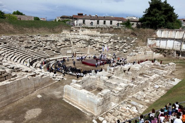 Ε, όχι και το αρχαίο θέατρο Λάρισας στο Υπερταμείο!