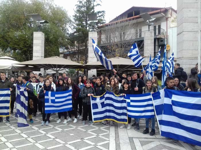 Η κυβέρνηση και οι πολιτικοί ακούν αυτή τη φωνή ή τους έχει αποτρελάνει η εξουσία – Οι μαθητές βροντοφώναξαν και στην Πτολεμαΐδα: Η Μακεδονία δεν ξεπουλιέται