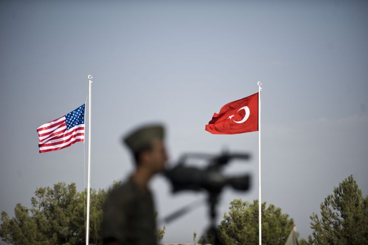 Η Τουρκία διατείνεται ότι οι ΗΠΑ δέχτηκαν τα περισσότερα από τα αιτήματά της καθώς η Άγκυρα υποσχέθηκε να στείλει πολλές δυνάμεις στη Συρία