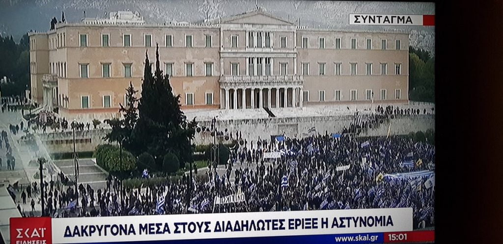 Ανοικτή επιστολή του καθηγητή Πολυτεχνείου Ευρ. Μπίλλη προς όλους τους βουλευτές – Είδα μία ομάδα περίπου 30 μαυροφορομένων κουκουλοφόρων…