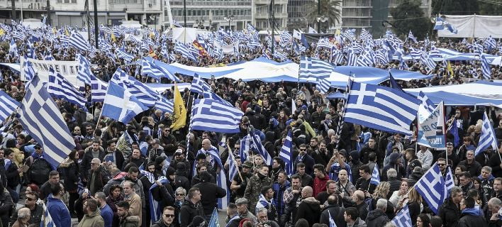 Ξένα ΜΜΕ για τα χημικά στο συλλαλητήριο για τη Μακεδονία: Ειρηνικοί διαδηλωτές & παιδιά έφυγαν πανικόβλητοι