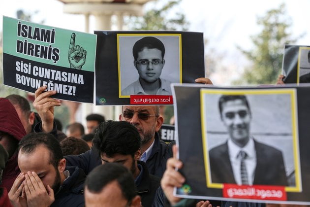 Ο Σίσι “πυροβολεί” τον Ερντογάν μετά τις εκτελέσεις: Παίρνει αγκαλιά την Τρομοκρατική Αδελφότητα