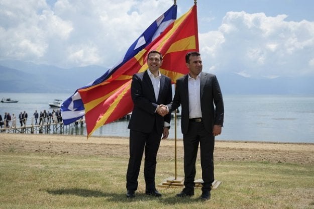 Να τι υπογράψατε άθλιοι πολιτικάντηδες – Διακοπές στην «Μακεδονία», «μακεδονικές» μειονότητες και… καλά «μακεδονικά» κρασιά