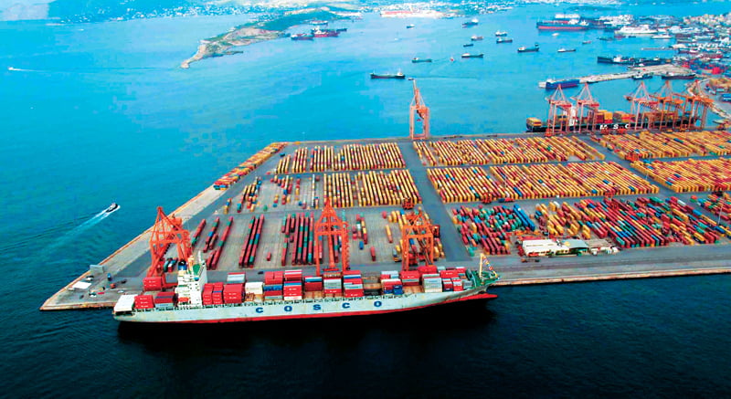 Handelsblatt: Η Κίνα έχει πολύ μεγάλα σχέδια για το λιμάνι του Πειραιά αλλά ο Τσίπρας είναι εμπόδιο