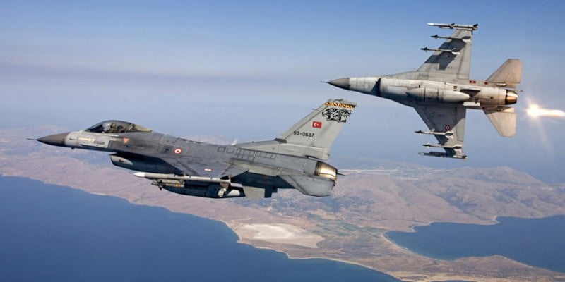 Νέες τουρκικές παραβιάσεις και μία εικονική αερομαχία στο Αιγαίο