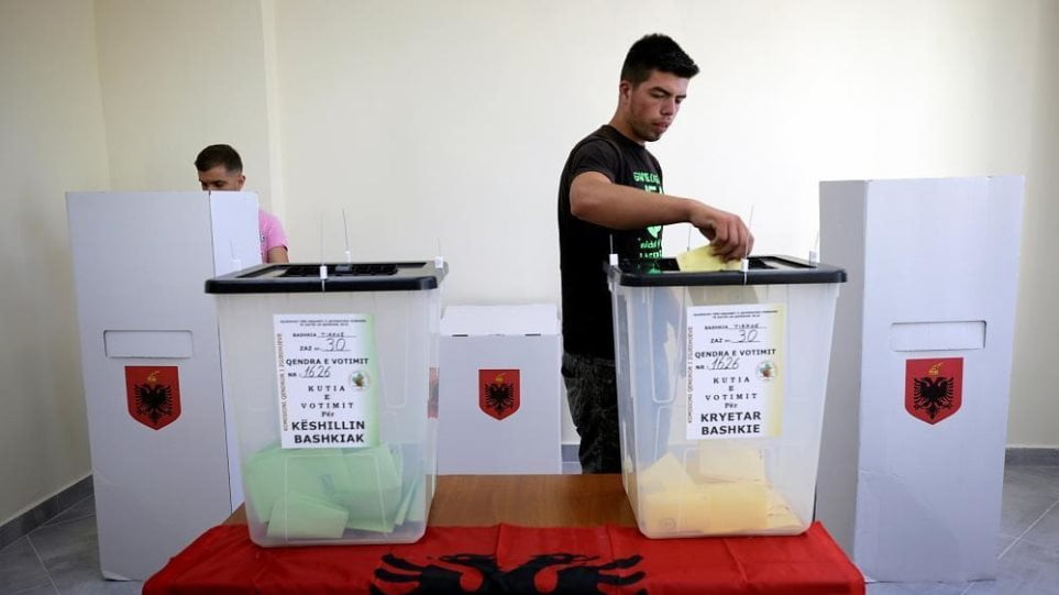 Εξαιρετικά μικρή η συμμετοχή στις «άκυρες» δημοτικές εκλογές στην Αλβανία