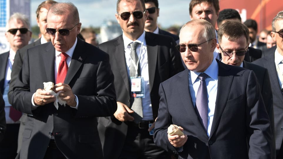 «Πράκτορας» του Πούτιν η γυναίκα που σέρβιρε παγωτό στον Ερντογάν; (ΒΙΝΤΕΟ)