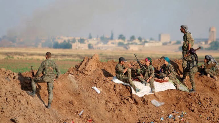 Οι κουρδικές δυνάμεις στη Συρία ανέστειλαν τις επιχειρήσεις τους ενάντια στο Ισλαμικό Κράτος