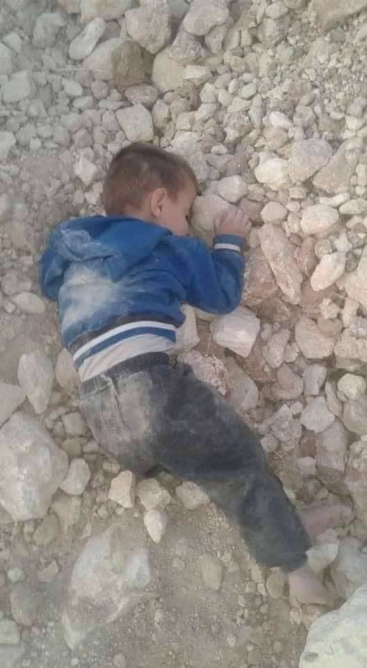 Άμαχος νεκρός στην Συρία ετών 6! Η φωτογραφία που κάνει το γύρο του διαδικτύου