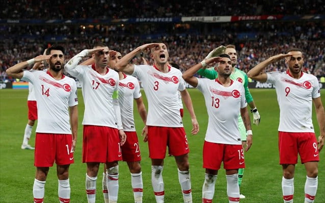 Τιμωρήστε τους παραδειγματικά – Ξεκίνησε η έρευνα για τον στρατιωτικό χαιρετισμό των Τούρκων διεθνών η UEFA