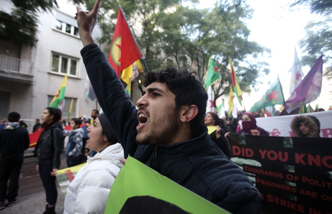 Πορεία Κούρδων στο κέντρο της Αθήνας για την εισβολή της Τουρκίας στη Συρία