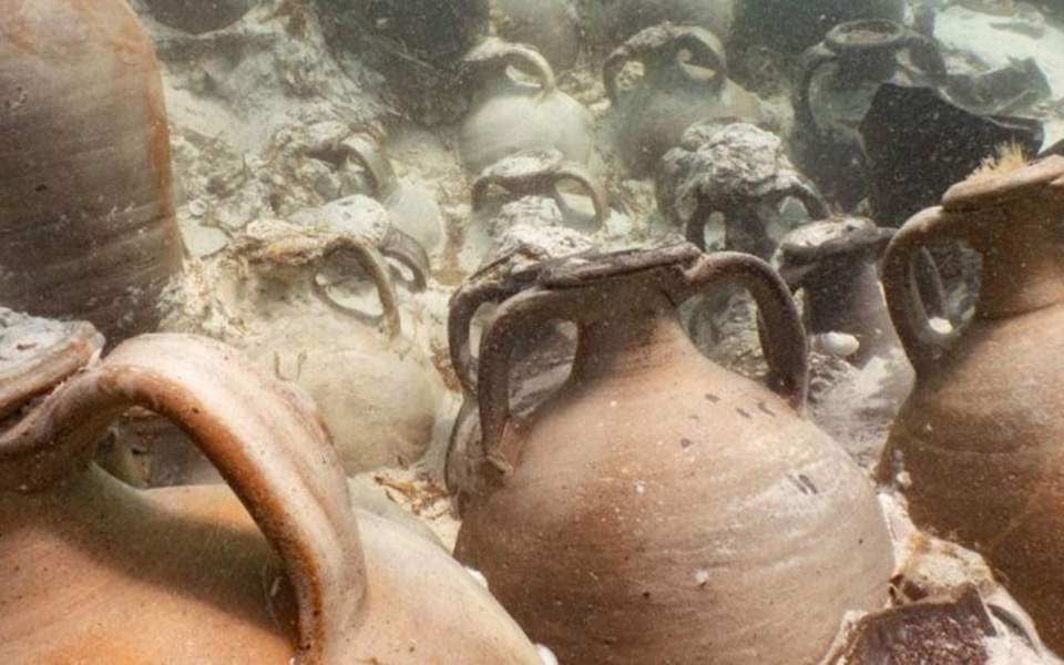 Ανακαλύφθηκε ένα από τα καλύτερα διατηρημένα αρχαία ναυάγια της Μεσογείου – Φοβερό το θέαμα των αμφορέων (ΒΙΝΤΕΟ)