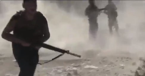 Βίντεο: Κούρδοι μαχητές προσπαθούν να σώσουν τραυματισμένους συντρόφους τους εν μέσω μάχης