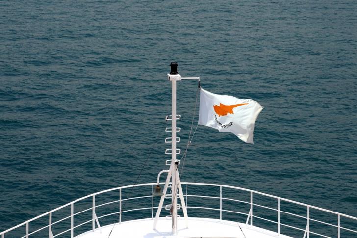 Κύπρος: Στο σφυρί η σημαία, το κράτος και το… κακόφημο νησί