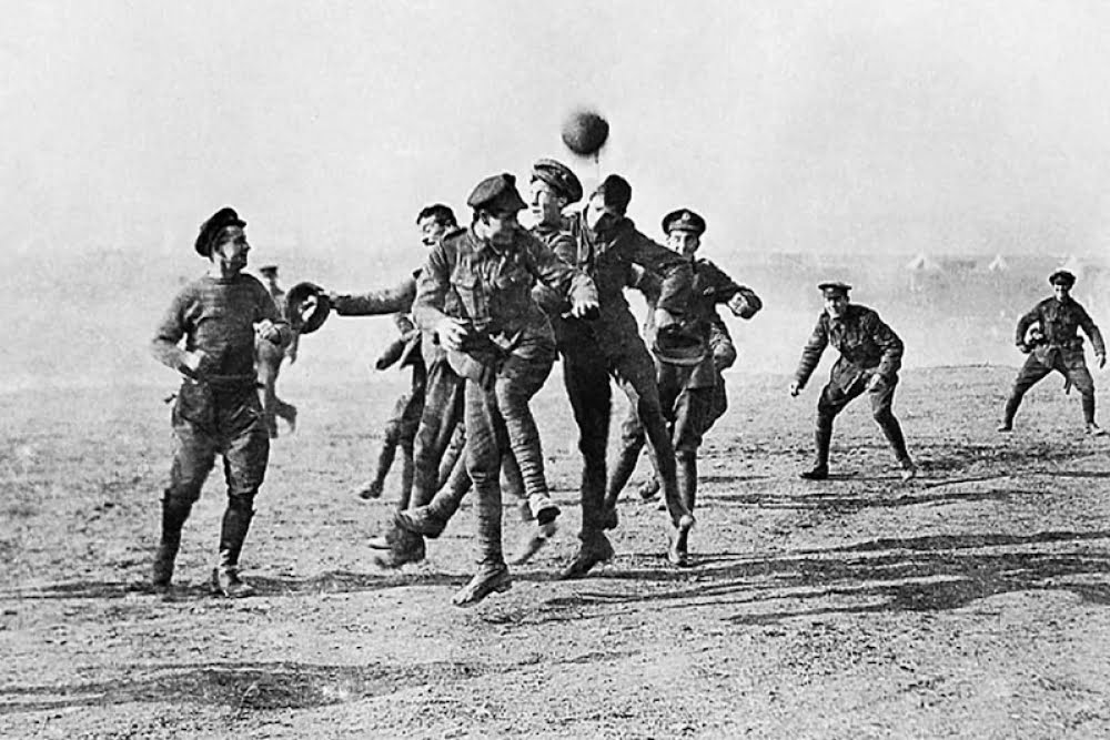 Χριστούγεννα 1914: Όταν το ποδόσφαιρο κέρδισε τον πόλεμο…