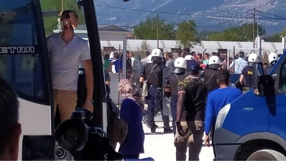 Αφομοίωση made in Greece – Μαχαιρώματα και τέσσερις τραυματίες στο κέντρο φιλοξενίας του Κατσικά