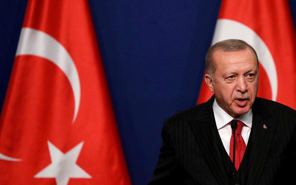 Τούρκος αρθρογράφος: Έχει γίνει η Τουρκία υπό τον Ερντογάν ”πολεμικό καθεστώς”;