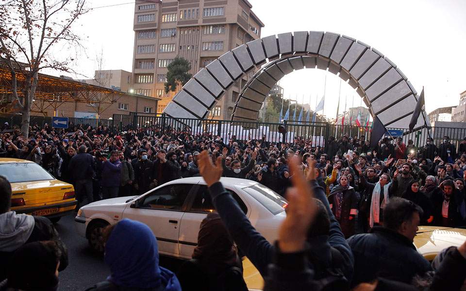 Ο Τραμπ προειδοποιεί την Τεχεράνη να μην προχωρήσει σε «σφαγή ειρηνικών διαδηλωτών»