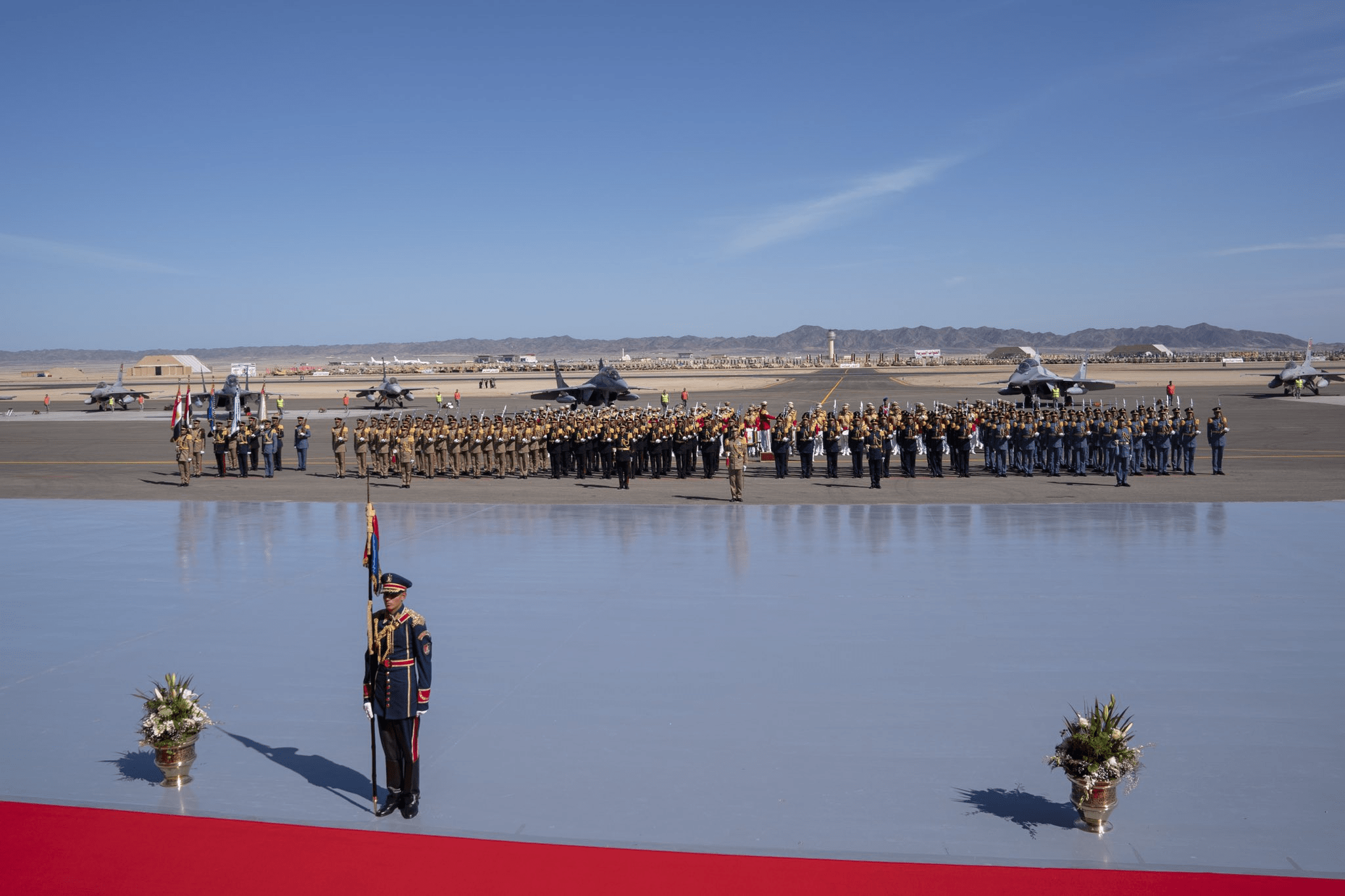 Ο Σίσι εγκαινίασε τη μεγαλύτερη στρατιωτική βάση στην Ερυθρά Θάλασσα