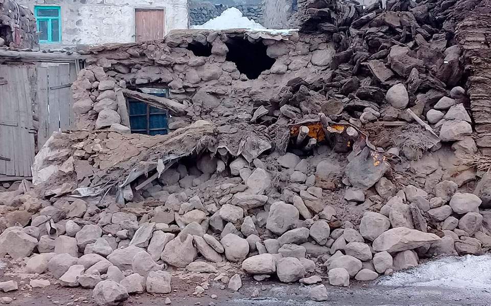 Εννέα νεκροί και δεκάδες τραυματίες από το σεισμό στα σύνορα Τουρκίας – Ιράν