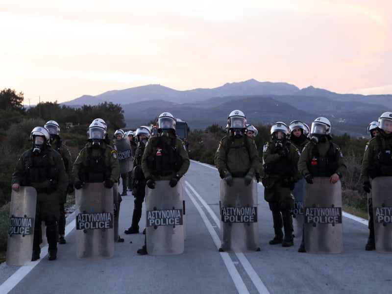 Αποχώρησαν τα ΜΑΤ από τη Λέσβο (ΒΙΝΤΕΟ)