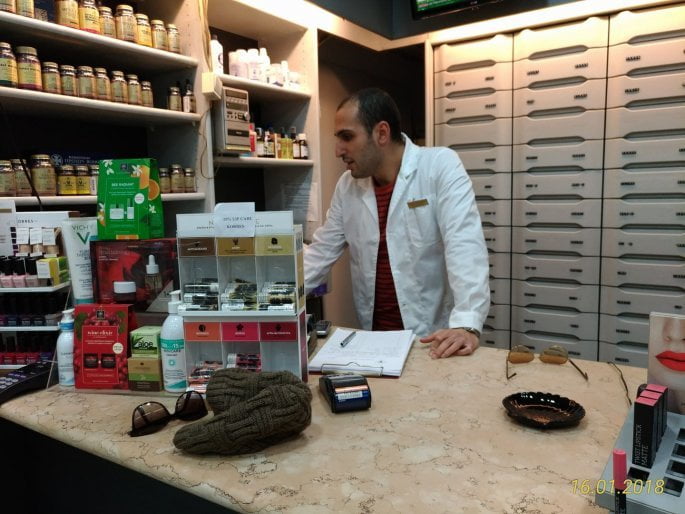 Ελληνας φαρμακοποιός στο Μιλάνο: «Ζούμε σε ζούγκλα, θα νοσήσουν 4 εκ. μέχρι τον Ιούνιο»