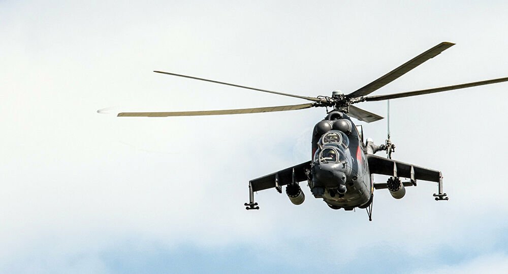 Πιο γρήγορα – πιο χαμηλά: Απίθανη χαμηλή πτήση από πολεμικό ελικόπτερο Mi-24 – Βίντεο