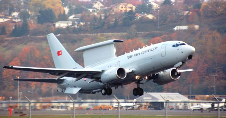 Η Τουρκία χρησιμοποιεί το αεροσκάφος ηλεκτρονικού πολέμου E-7T Peace Eagle για τις επιχειρήσεις των μη επανδρωμένων αεροσκαφών στη Λιβύη