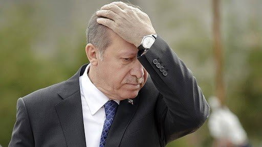 «Τρέχει και δε φτάνει» ο Ερντογάν – μπροστά στην κατάρρευση λίρας και οικονομίας
