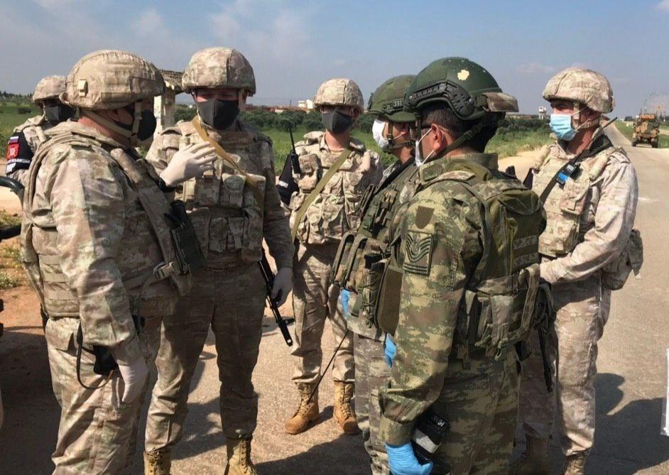 Συρία: Ρώσοι και Τούρκοι στρατιωτικοί πραγματοποίησαν την έκτη κοινή περιπολία τους στον Μ-4 στο Ιντλίμπ