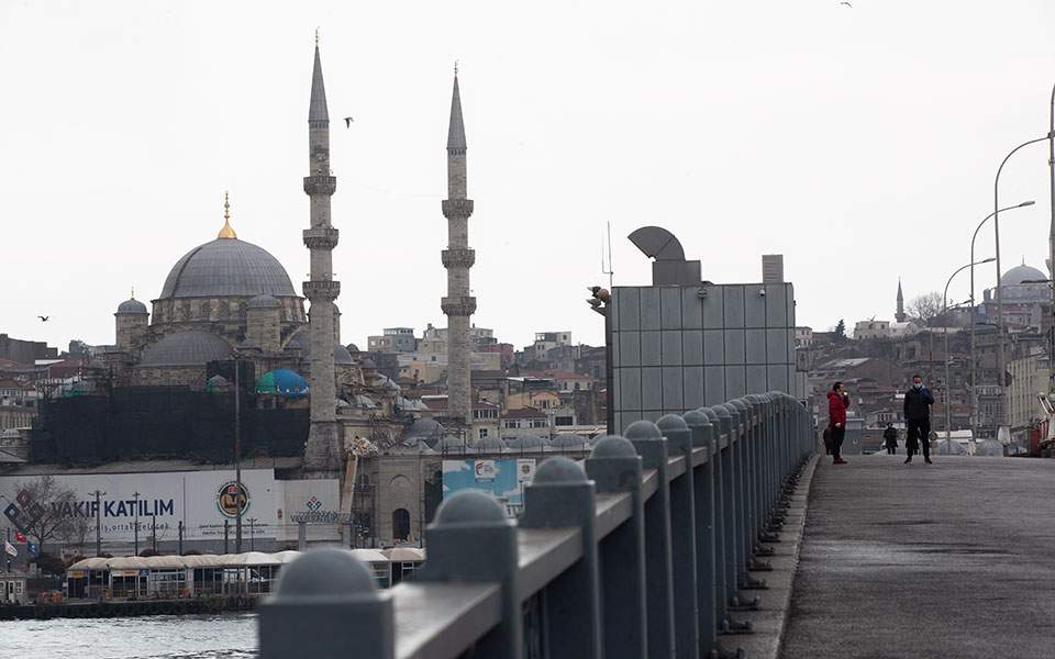Τουρκία: Σε καραντίνα 31 πόλεις – Απαγόρευση κυκλοφορίας για νέους κάτω των 20 ετών