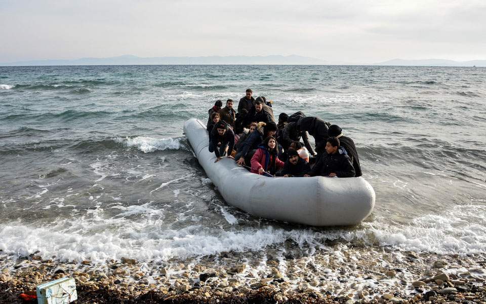 Σε καραντίνα μετανάστες που βγήκαν με βάρκα στη Λέσβο – Μεταφέρθηκαν σε παρεκκλήσι