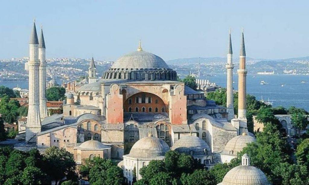 Ερντογάν: Aύριο θα γίνει προσευχή στην Αγία Σοφία