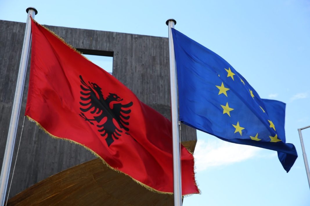 150.000 Αλβανοί έχουν λάβει την ελληνική υπηκοότητα σύμφωνα με την Eurostat