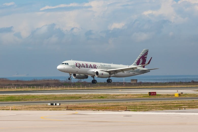 12 κρούσματα σε πτήση από Κατάρ – Παγώνουν οι πτήσεις μέχρι 5 Ιουνίου 2020