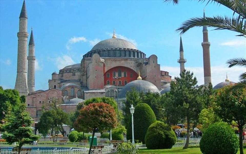 Αγία Σοφία: Ο Ερντογάν έβαλε φωτιά στις σχέσεις της Τουρκίας με Ελλάδα και Δύση – Γιατί μετατρέπει τώρα την Αγία Σοφία σε τζαμί