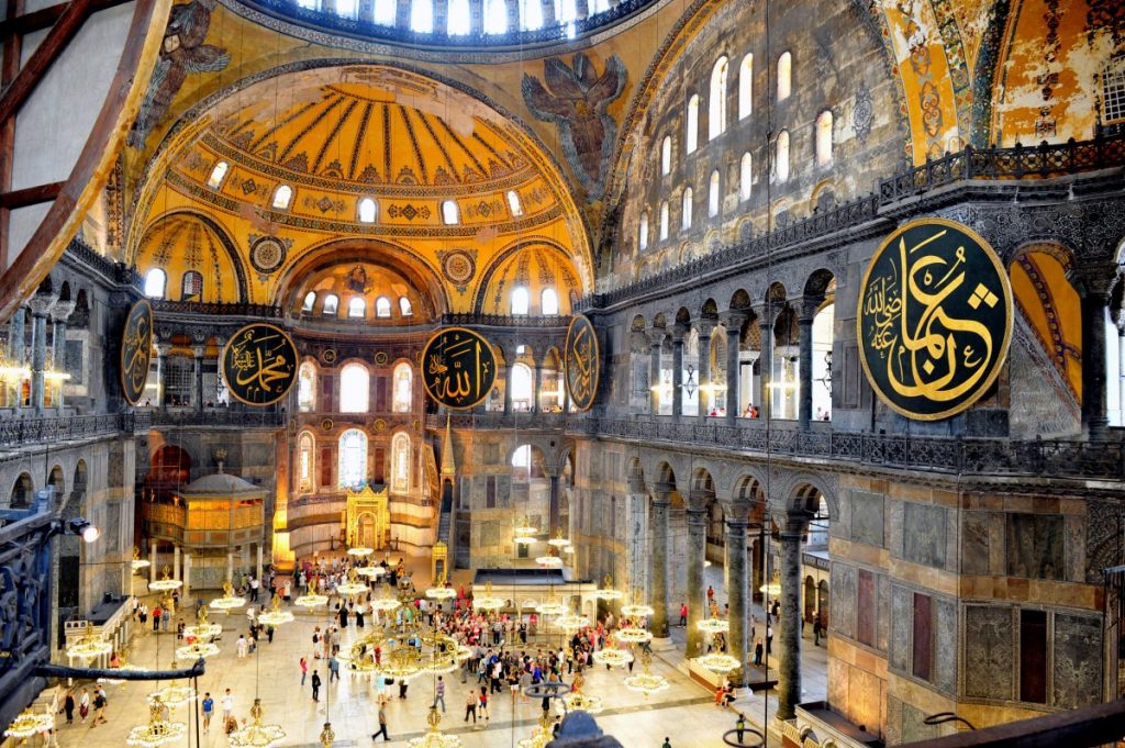 Ο Ερντογάν ενισχύει το θρησκευτικό συναίσθημα για να προετοιμάσει τους πολίτες του για περαιτέρω στρατιωτικές εμπλοκές στο εξωτερικό