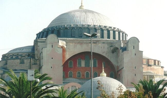 Ναός και όχι τζαμί, Κωνσταντινούπολις και όχι Ισταμπούλ