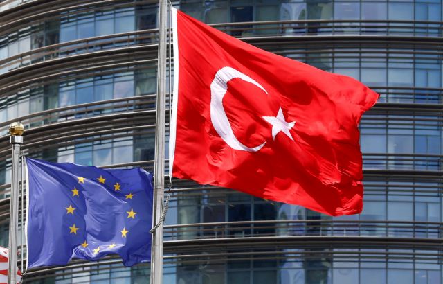 Ε.Ε. για Τουρκία: Καταδικάζει τηρώντας στάση αναμονής
