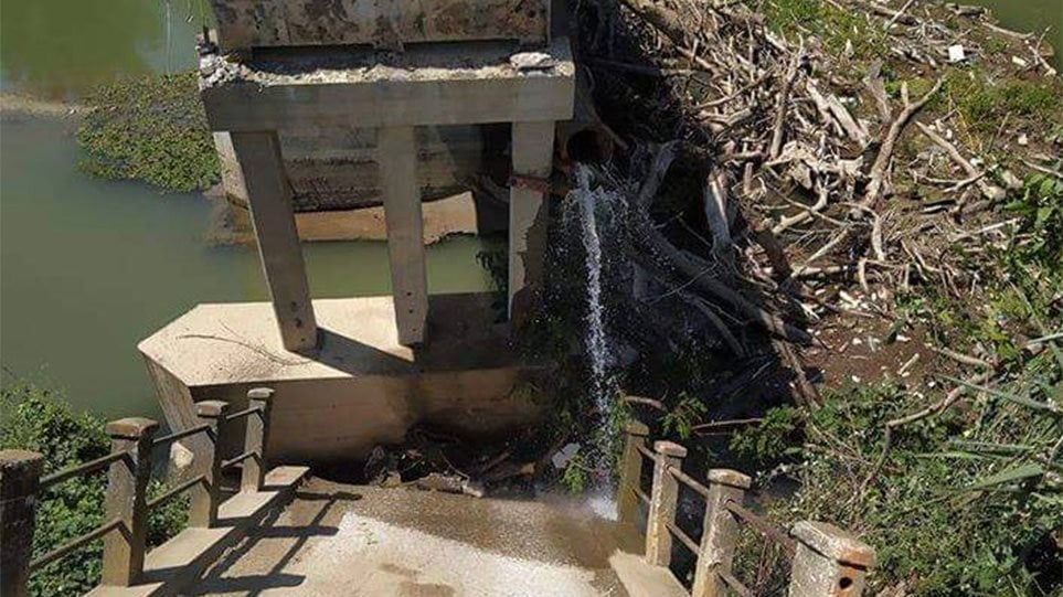 Σέρρες: Κατέρρευσε τμήμα γέφυρας στον Αγγίτη