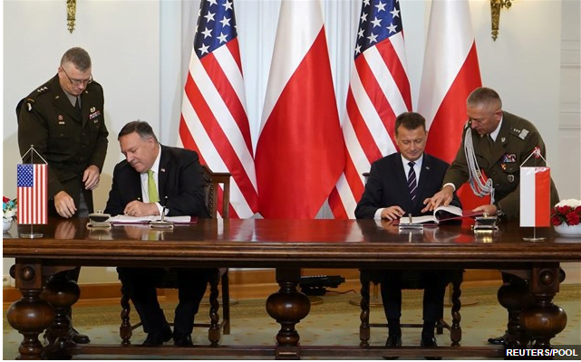 Ενισχυμένη αμυντική συνεργασία υπέγραψαν Πολωνία και ΗΠΑ
