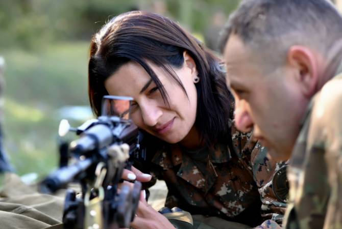 Υπόκλιση στις Αρμένισσες! Με πρωτοβουλία της συζύγου του Πρωθυπουργού, υποβλήθηκαν σε επταήμερο εκπαιδευτικό σεμινάριο μάχης