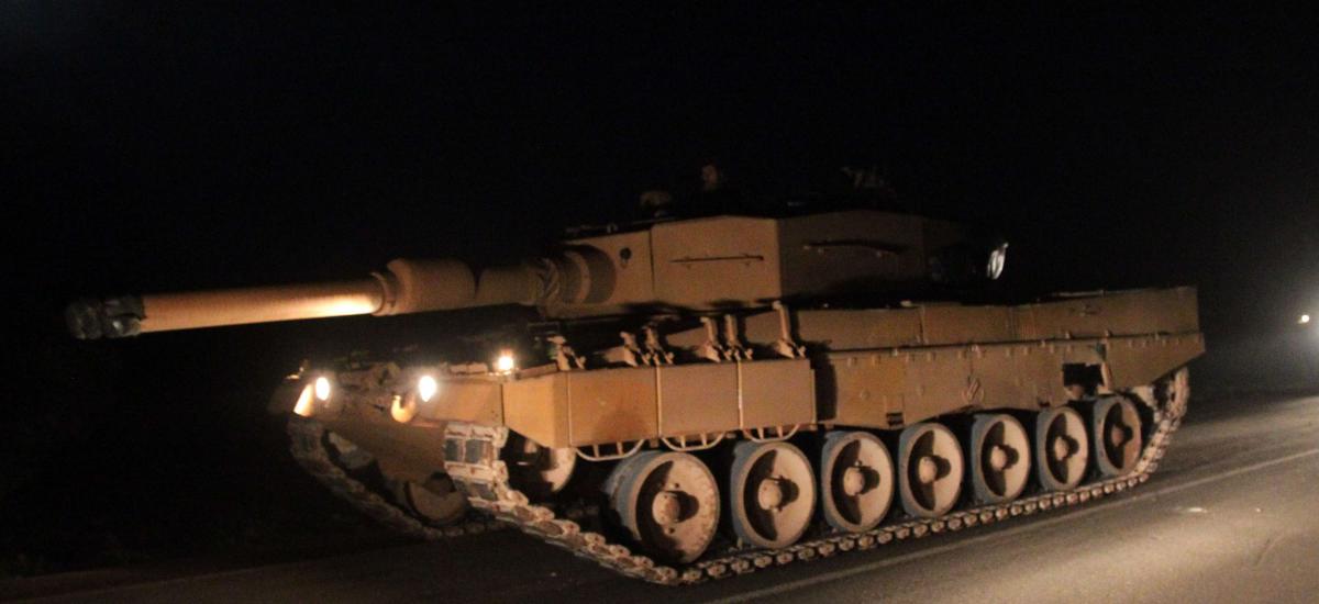 Η Τουρκία μετακινεί άρματα μάχης από τα σύνορα με τη Συρία στην Αν. Θράκη, στα σύνορα με την Ελλάδα