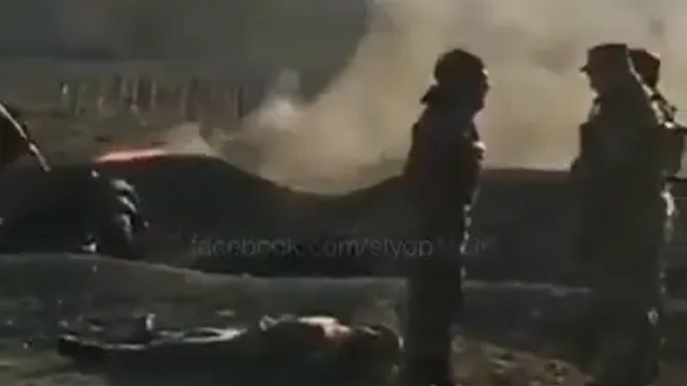 Ανατριχιαστικό! Αρμένιος στρατιώτης αναφέρεται δίπλα σε νεκρούς συμπολεμιστές του (ΒΙΝΤΕΟ)