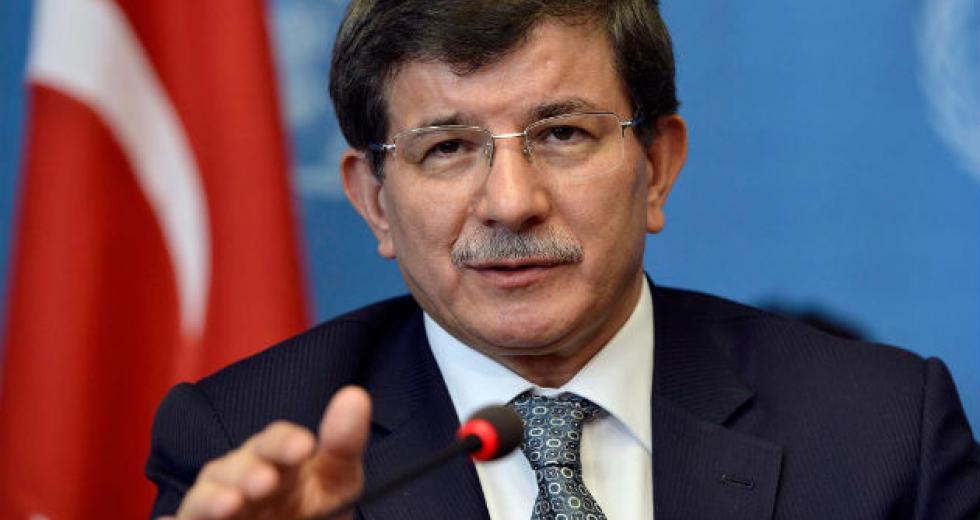 Ο Νταβούτογλου ”καρφώνει” Ερντογάν στον τουρκικό λαό για την προβολή ισχύος