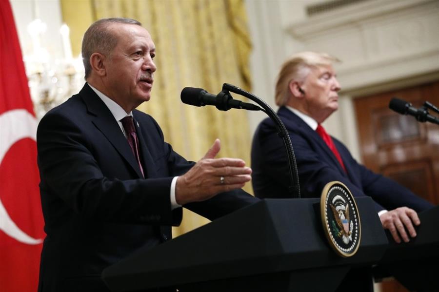 Ο Τραμπ «αδειάζει» Ερντογάν, χάνει συμμάχους ο τούρκος πρόεδρος