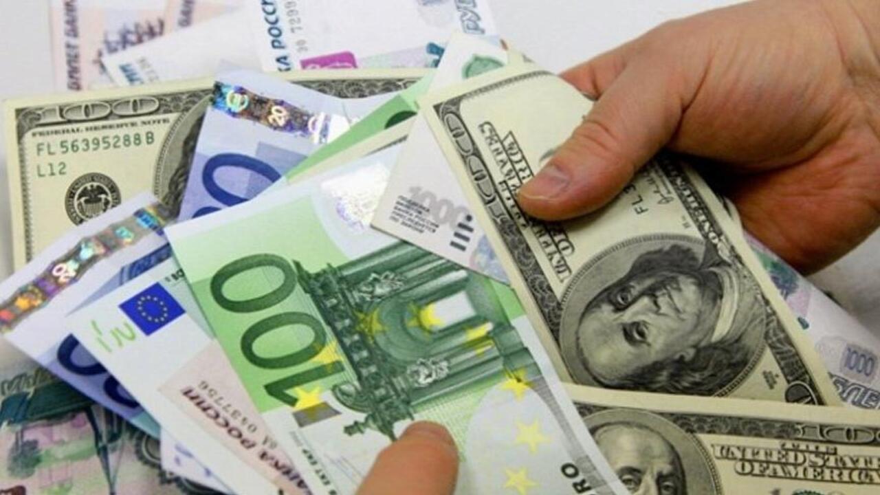 Σε ελεύθερη πτώση η τουρκική λίρα – Ξεπέρασε τις δέκα λίρες το ευρώ